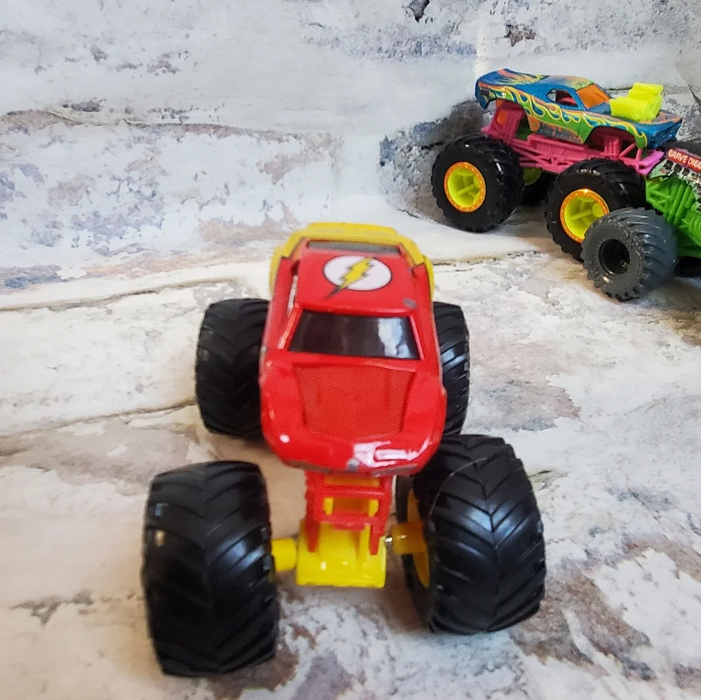 Hot Wheels Assorted Monster Truck Toys - 7 Pc Multicolor
